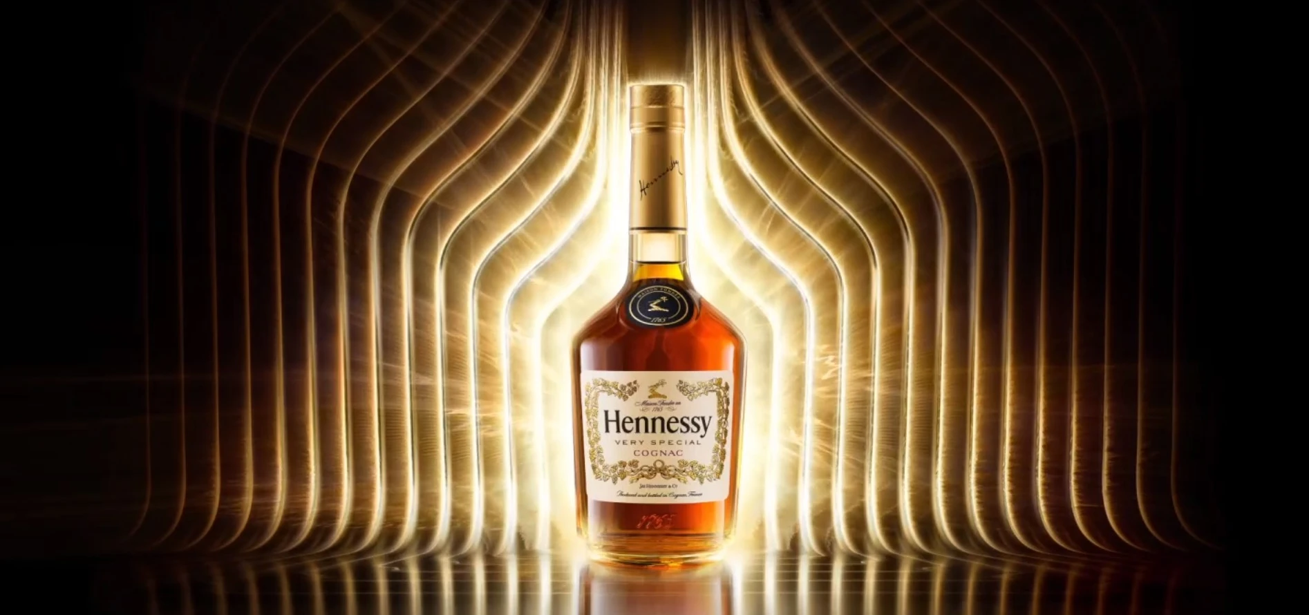 Коньяк слушать. Cognac Hennessy vs. Коньяк Хеннесси специал. Коньяк Hennessy vs. Hennessy виски.