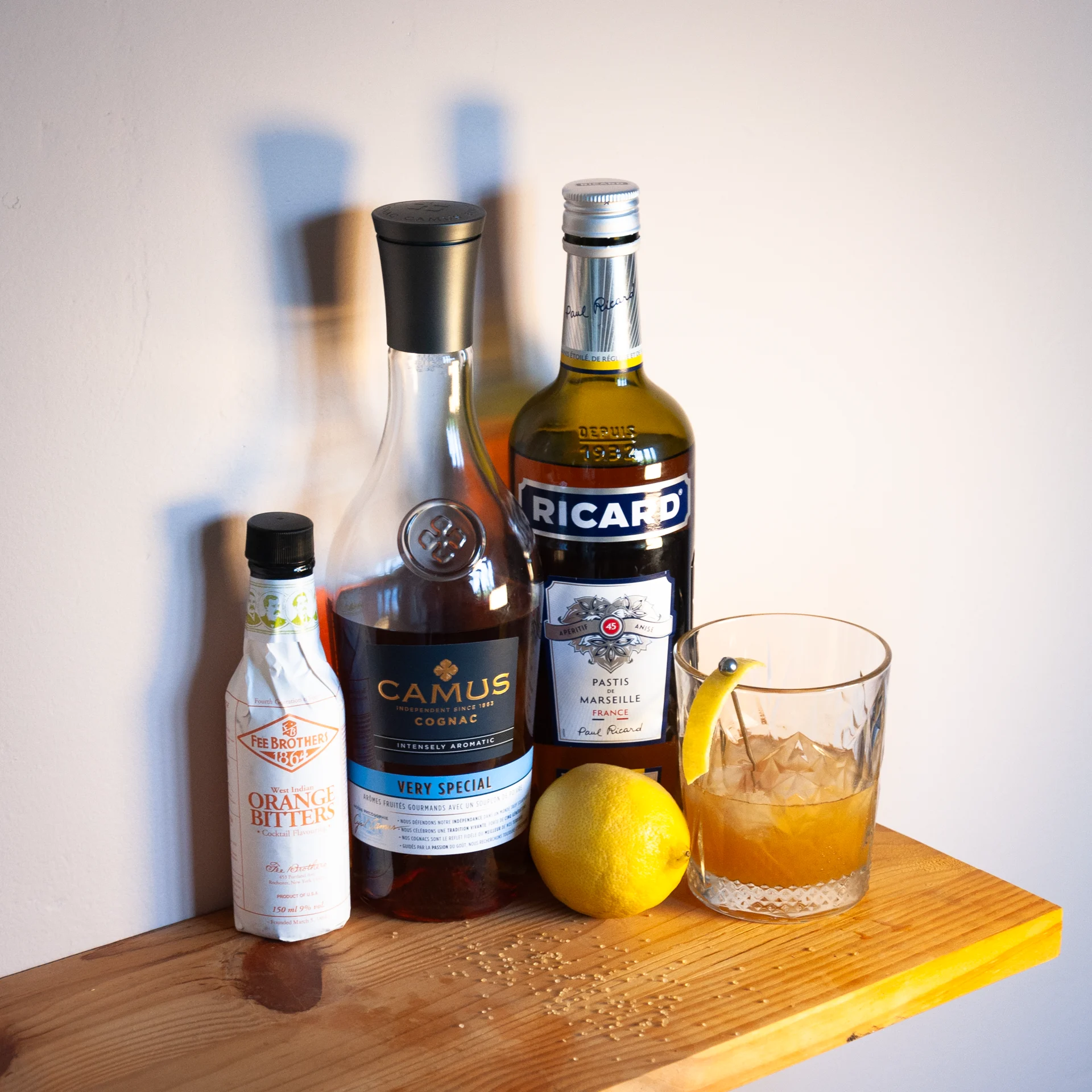 Sazerac ingredients : cognac, pastis, cane sugar, bitter and lemon zest